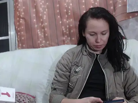Venusluxodomme online show from May 17, 2026, 2:11 am