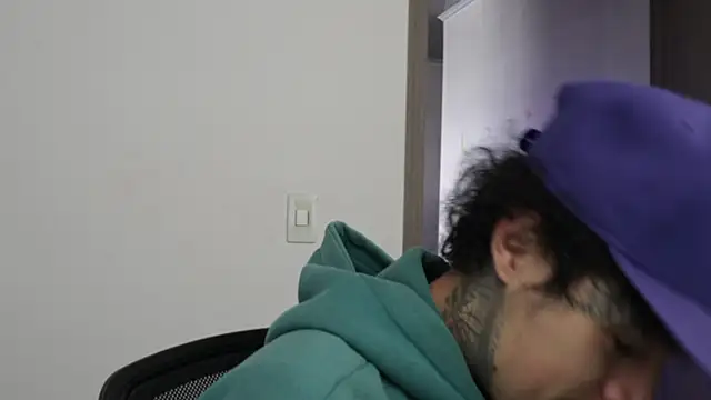 trieone online show from January 12, 2026, 1:51 pm