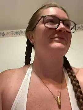 Snapshot of PussiesnCream_ chatting on July 9, 2026, 3:44 pm PussiesnCream online show from July 9, 2026, 3:44 pm