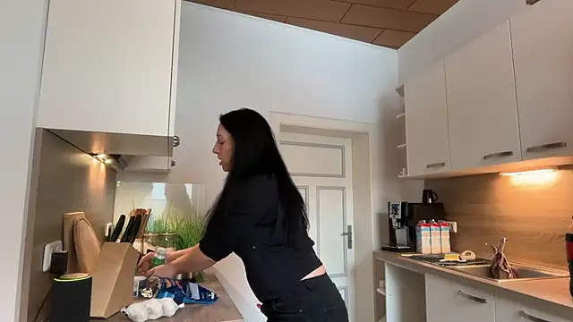 Viola Beck online show from February 14, 2026, 12:27 pm