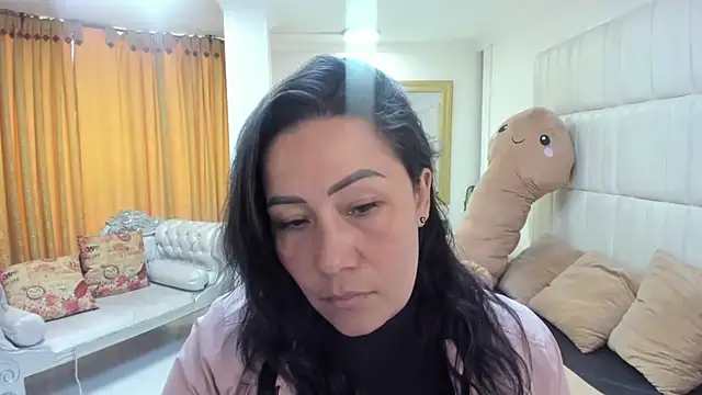 Snapshot of gaby_trent chatting on October 15, 2025, 3:09 pm gaby trent online show from October 15, 2025, 3:09 pm