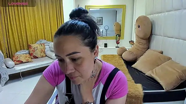 Snapshot of gaby_trent chatting on March 14, 2025, 1:02 pm gaby trent online show from March 14, 2025, 1:02 pm