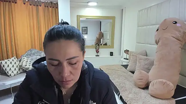 Snapshot of gaby_trent chatting on November 14, 2025, 12:42 pm gaby trent online show from November 14, 2025, 12:42 pm