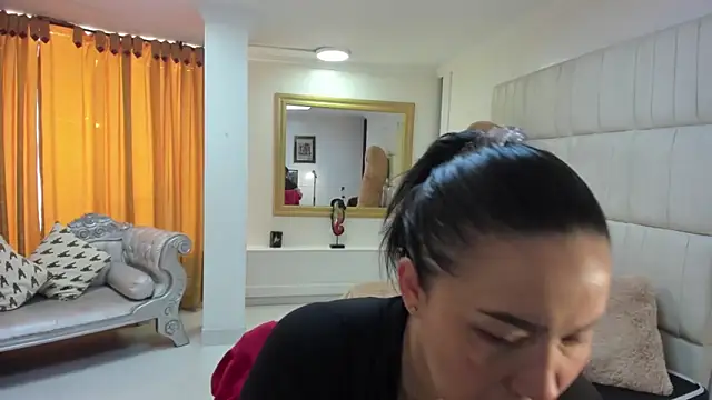 Snapshot of gaby_trent chatting on November 27, 2025, 1:11 pm gaby trent online show from November 27, 2025, 1:11 pm