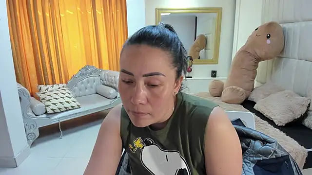 Snapshot of gaby_trent chatting on November 18, 2025, 2:53 pm gaby trent online show from November 18, 2025, 2:53 pm