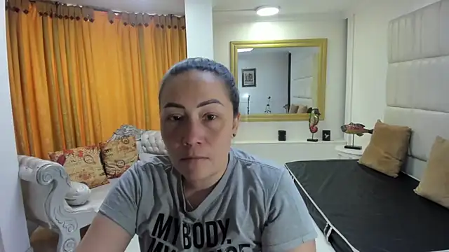 Snapshot of gaby_trent chatting on September 25, 2025, 1:28 pm gaby trent online show from September 25, 2025, 1:28 pm