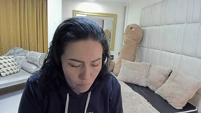 Snapshot of gaby_trent chatting on December 17, 2025, 11:37 am gaby trent online show from December 17, 2025, 11:37 am