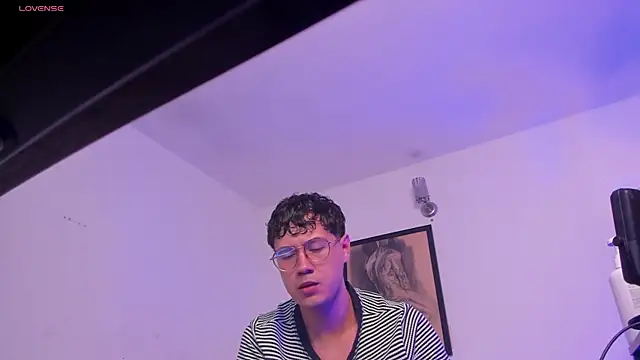 LeaneSeb online show from December 16, 2025, 7:07 pm