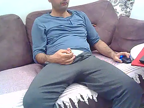 hoturkishman31 online show from April 13, 2026, 7:07 pm