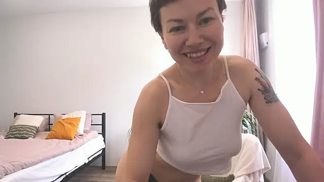 Alexisweet online show from May 10, 2026, 2:48 am