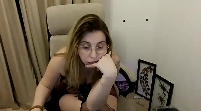 Aliss Hottie online show from March 7, 2025, 1:31 am