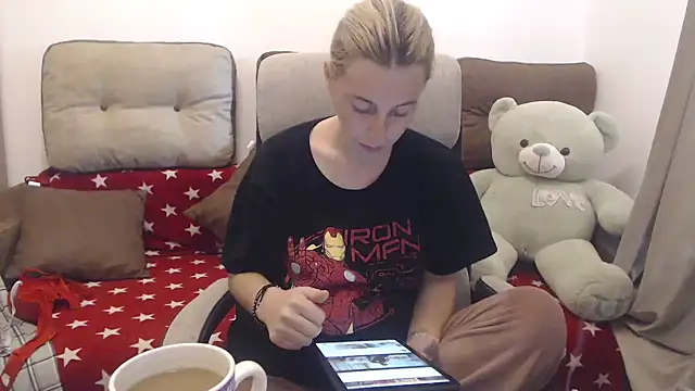 Aliss Hottie online show from September 28, 2025, 7:04 am