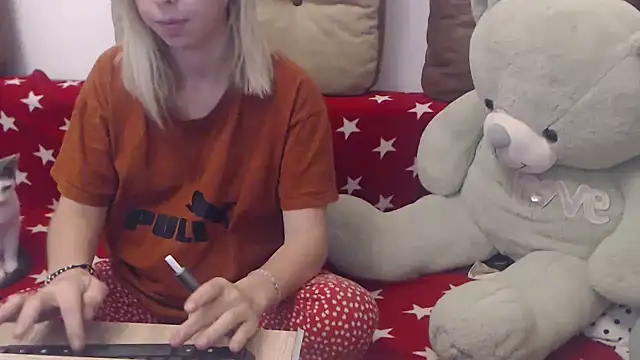 Aliss Hottie online show from September 19, 2025, 4:05 am