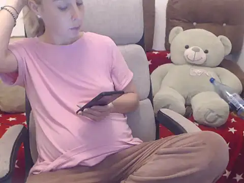 Aliss Hottie online show from October 9, 2025, 8:48 am