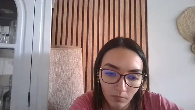 LinzyBaner online show from February 17, 2025, 8:49 pm