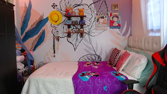 LinzyBaner online show from February 21, 2025, 9:43 pm