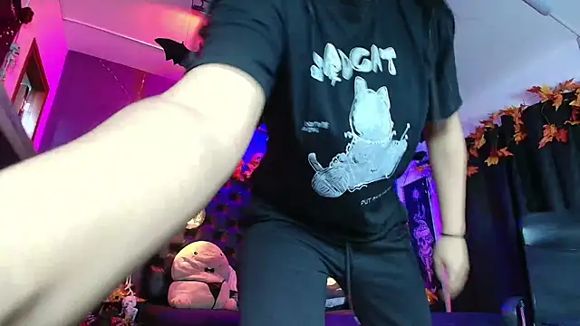 AlexHoe  online show from September 23, 2025, 8:38 pm