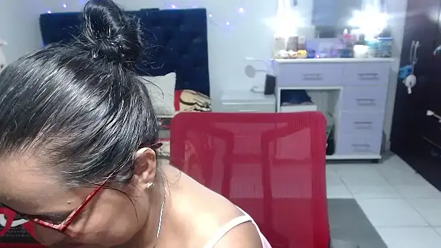 pervert mommy  online show from April 3, 2026, 10:32 am