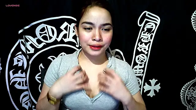  preciousmoira  online show from May 18, 2026, 12:11 am
