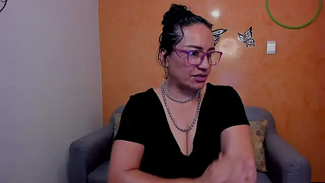 scarlet wet online show from April 10, 2026, 9:44 pm