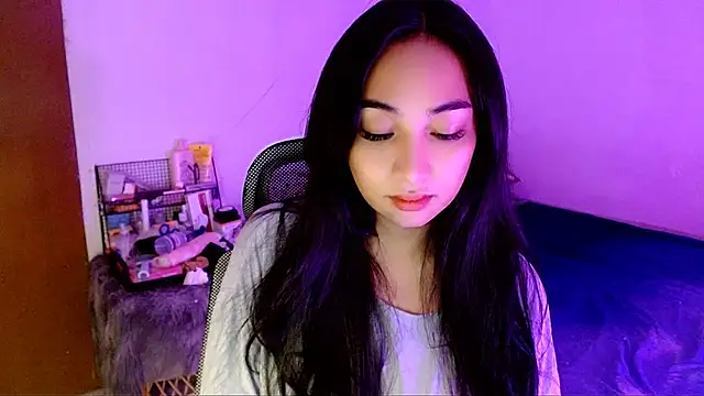 Snapshot of SweetLilly_18 chatting on December 15, 2025, 3:45 am SweetLilly 18 online show from December 15, 2025, 3:45 am