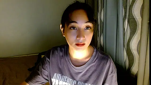 Snapshot of SweetLilly_18 chatting on March 2, 2026, 11:17 am SweetLilly 18 online show from March 2, 2026, 11:17 am