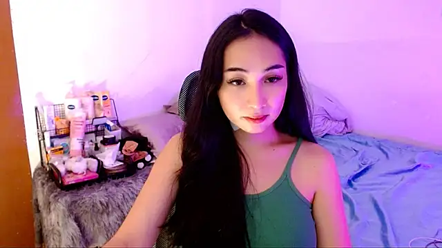 Snapshot of SweetLilly_18 chatting on October 24, 2025, 1:48 am SweetLilly 18 online show from October 24, 2025, 1:48 am