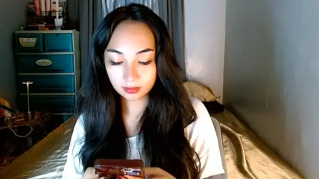 Snapshot of SweetLilly_18 chatting on February 21, 2026, 12:56 am SweetLilly 18 online show from February 21, 2026, 12:56 am