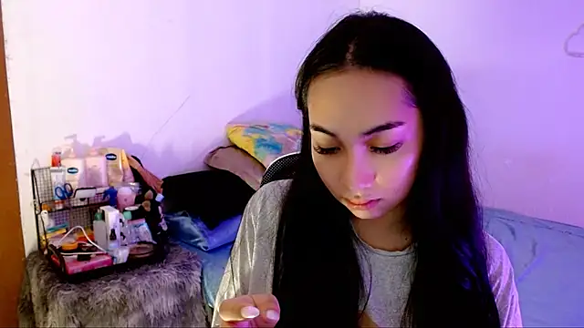 Snapshot of SweetLilly_18 chatting on November 8, 2025, 2:04 am SweetLilly 18 online show from November 8, 2025, 2:04 am