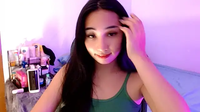 Snapshot of SweetLilly_18 chatting on November 17, 2025, 3:54 am SweetLilly 18 online show from November 17, 2025, 3:54 am