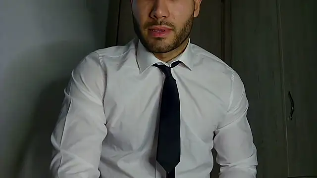 Justynn1 online show from April 5, 2026, 9:32 pm