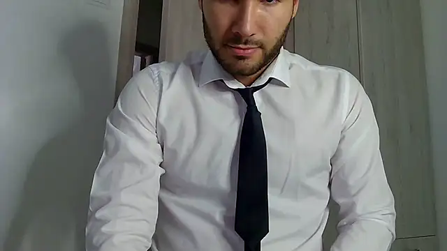 Justynn1 online show from February 4, 2025, 6:14 am