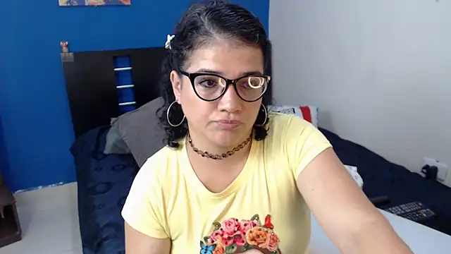 Snapshot of GlendaStarx chatting on April 29, 2026, 8:04 pm GlendaStarx online show from April 29, 2026, 8:04 pm