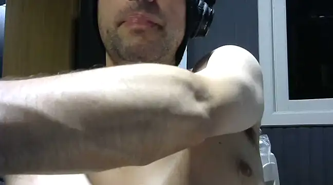 gauchors20 online show from March 12, 2025, 2:52 am