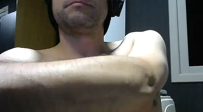 gauchors20 online show from January 2, 2025, 2:43 am