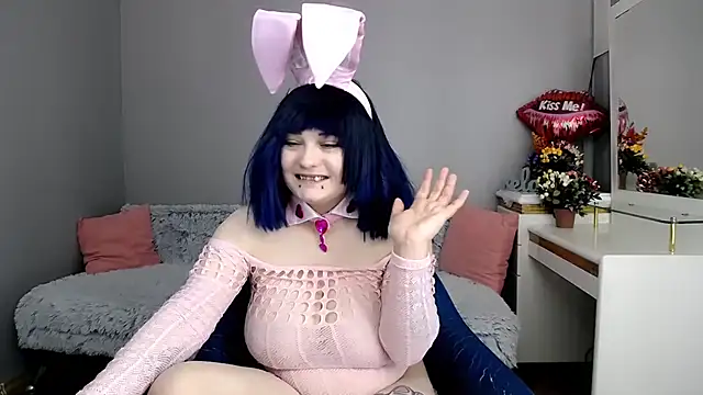 Estheri online show from February 9, 2026, 7:17 am