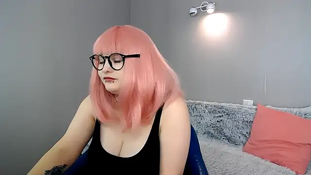 Snapshot of Estheri chatting on March 21, 2025, 7:22 am Estheri online show from March 21, 2025, 7:22 am