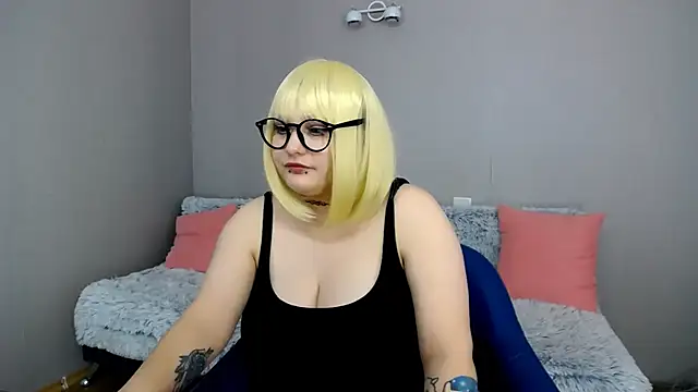 Snapshot of Estheri chatting on March 14, 2025, 7:59 am Estheri online show from March 14, 2025, 7:59 am