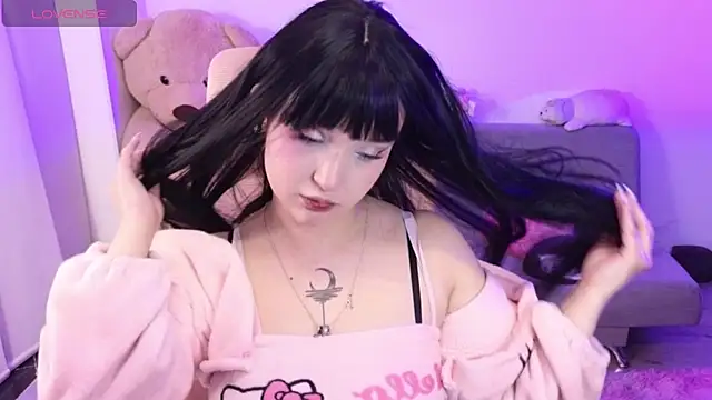 KuroChan420 online show from May 20, 2026, 3:03 am