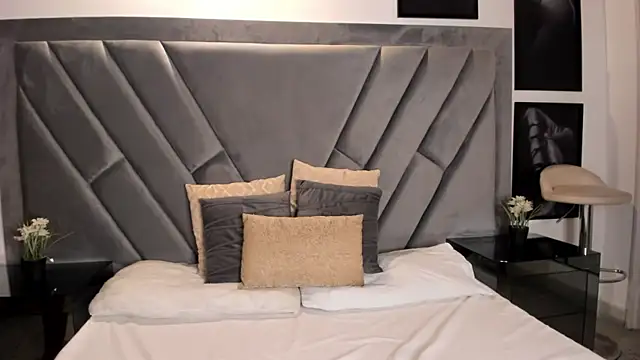 Emma jonness online show from January 13, 2026, 6:01 pm