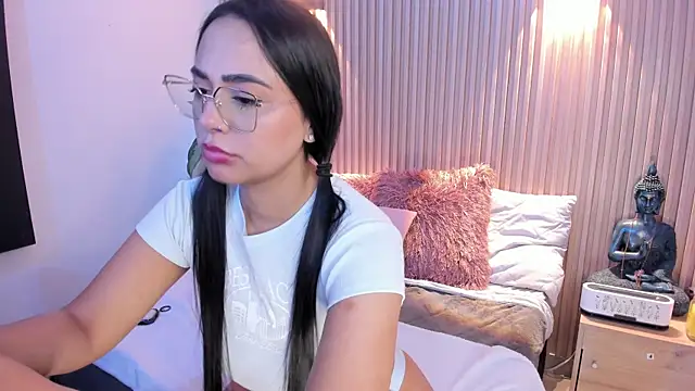 Snapshot of AMELIE_xx chatting on September 17, 2025, 12:18 pm AMELIE xx online show from September 17, 2025, 12:18 pm