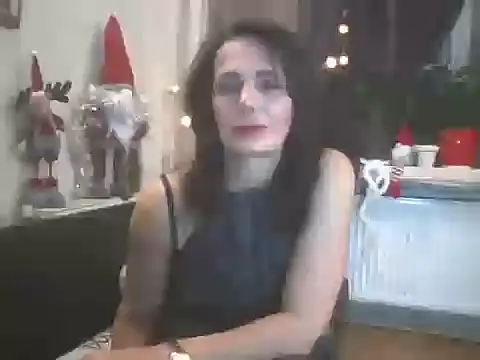 Snapshot of DreamMarianna chatting on January 14, 2025, 9:51 pm DreamMarianna online show from January 14, 2025, 9:51 pm