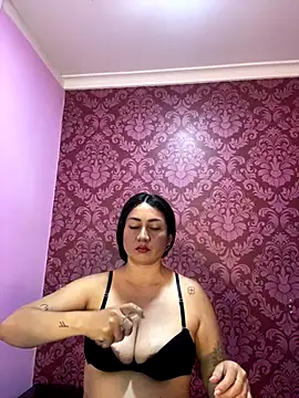 juliana diaz online show from November 5, 2025, 11:24 am