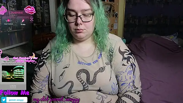 JannetPie online show from December 2, 2025, 10:33 pm