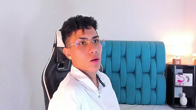 Snapshot of AlanNaughty chatting on February 14, 2025, 6:56 am AlanNaughty online show from February 14, 2025, 6:56 am