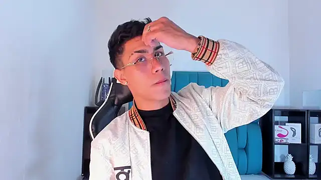 Snapshot of AlanNaughty chatting on February 17, 2025, 8:27 pm AlanNaughty online show from February 17, 2025, 8:27 pm