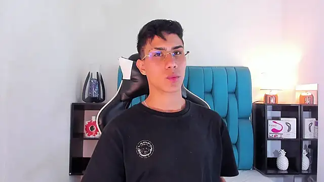 Snapshot of AlanNaughty chatting on February 14, 2025, 3:54 am AlanNaughty online show from February 14, 2025, 3:54 am