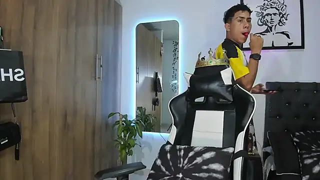 Snapshot of AlanNaughty chatting on February 10, 2026, 11:15 pm AlanNaughty online show from February 10, 2026, 11:15 pm