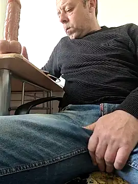 Snapshot of david_geam chatting on April 24, 2026, 5:53 am david geam online show from April 24, 2026, 5:53 am