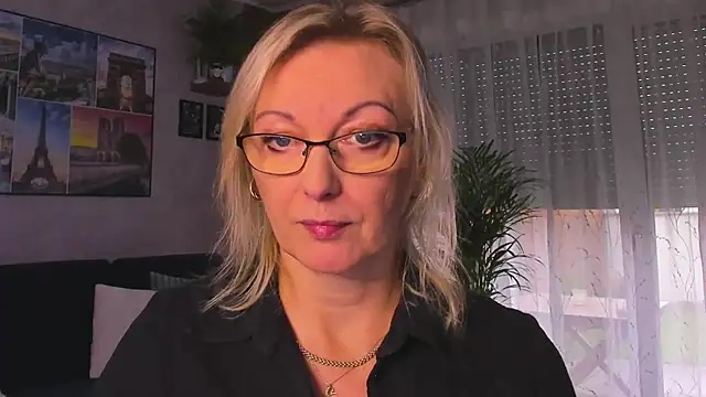 vanessa chat online show from November 10, 2025, 2:22 pm